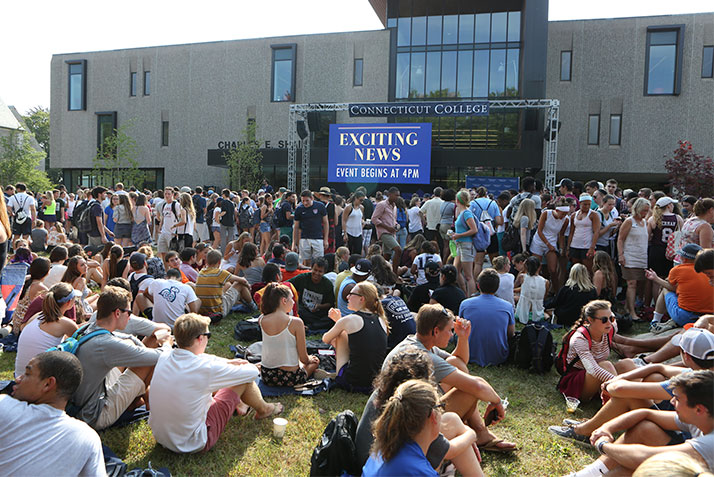 A crowd of students waiting for Hale gift announcement